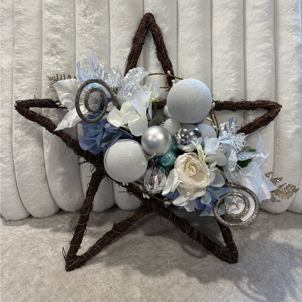 Rustic Star Wreath with Silver and White Accents
